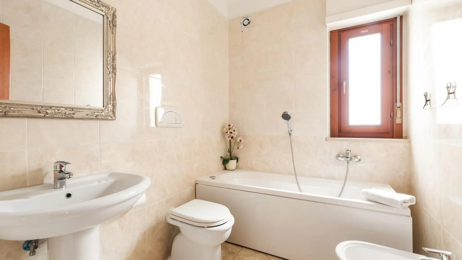 Casa Vacanze Giramondo Fiumicino 0*,  Italy